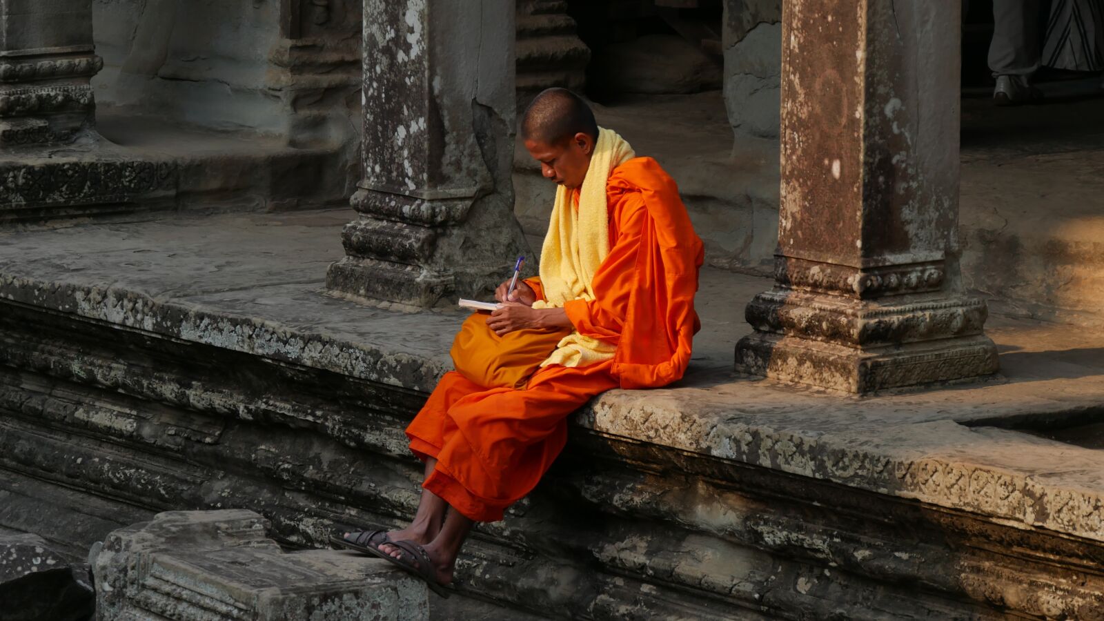 Panasonic DMC-G70 sample photo. Monk, cambodia, angkor photography