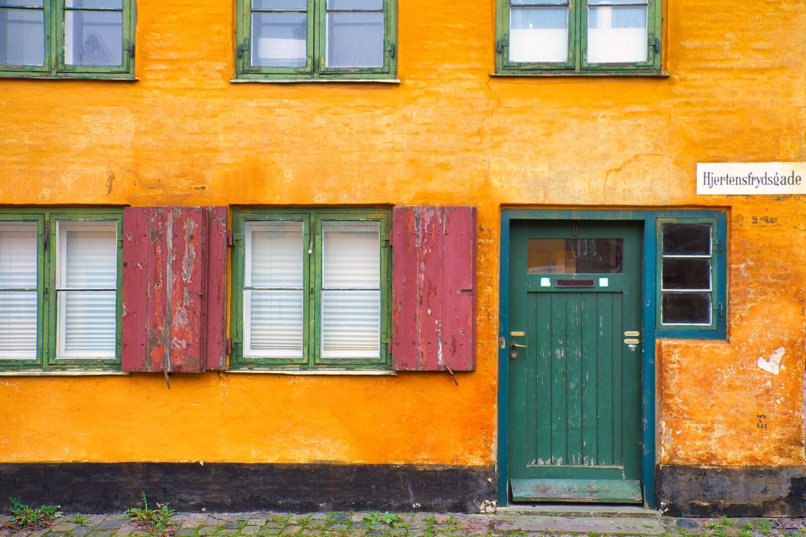 Canon EOS 7D + Sigma 12-24mm f/4.5-5.6 EX DG ASPHERICAL HSM + 1.4x sample photo. Copenhagen, yellow, colors photography