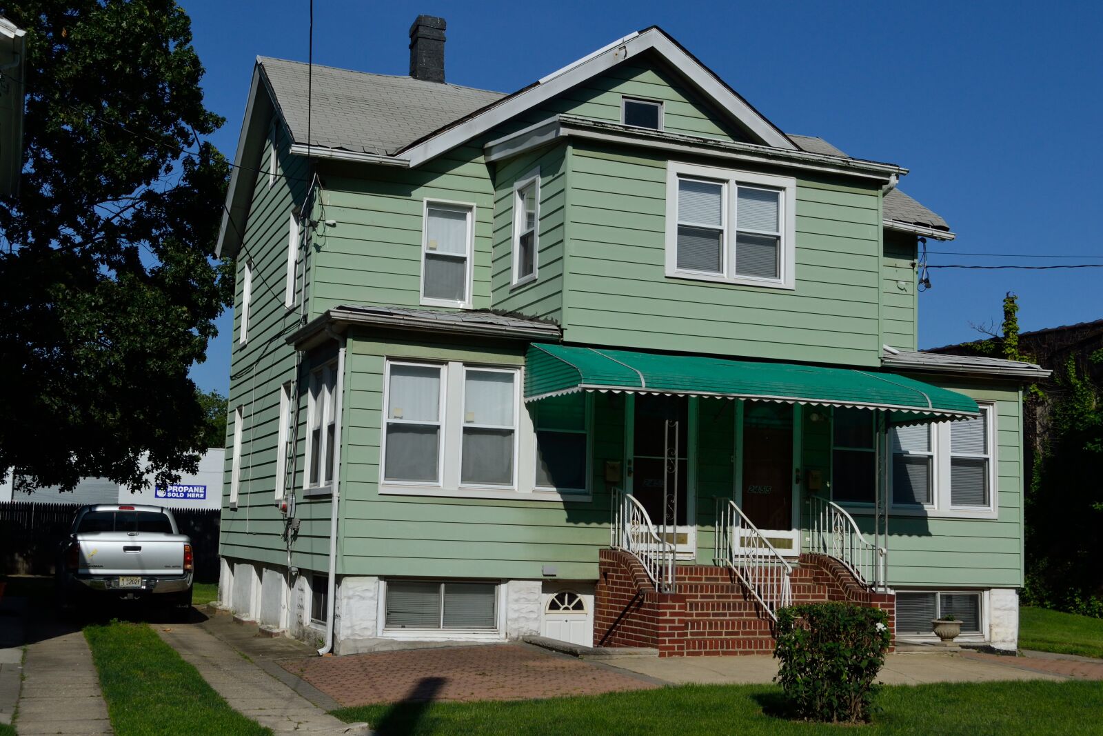 Nikon D3100 sample photo. Green house, old house photography