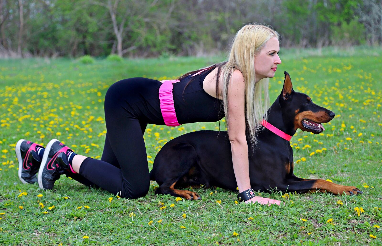 Canon EOS 6D Mark II sample photo. Doberman, dog, friendship photography