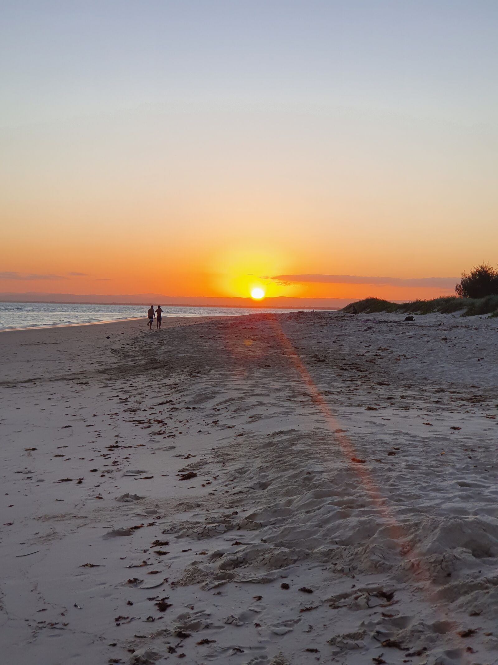 Samsung Galaxy S10+ sample photo. Sunset, beach, seascape photography