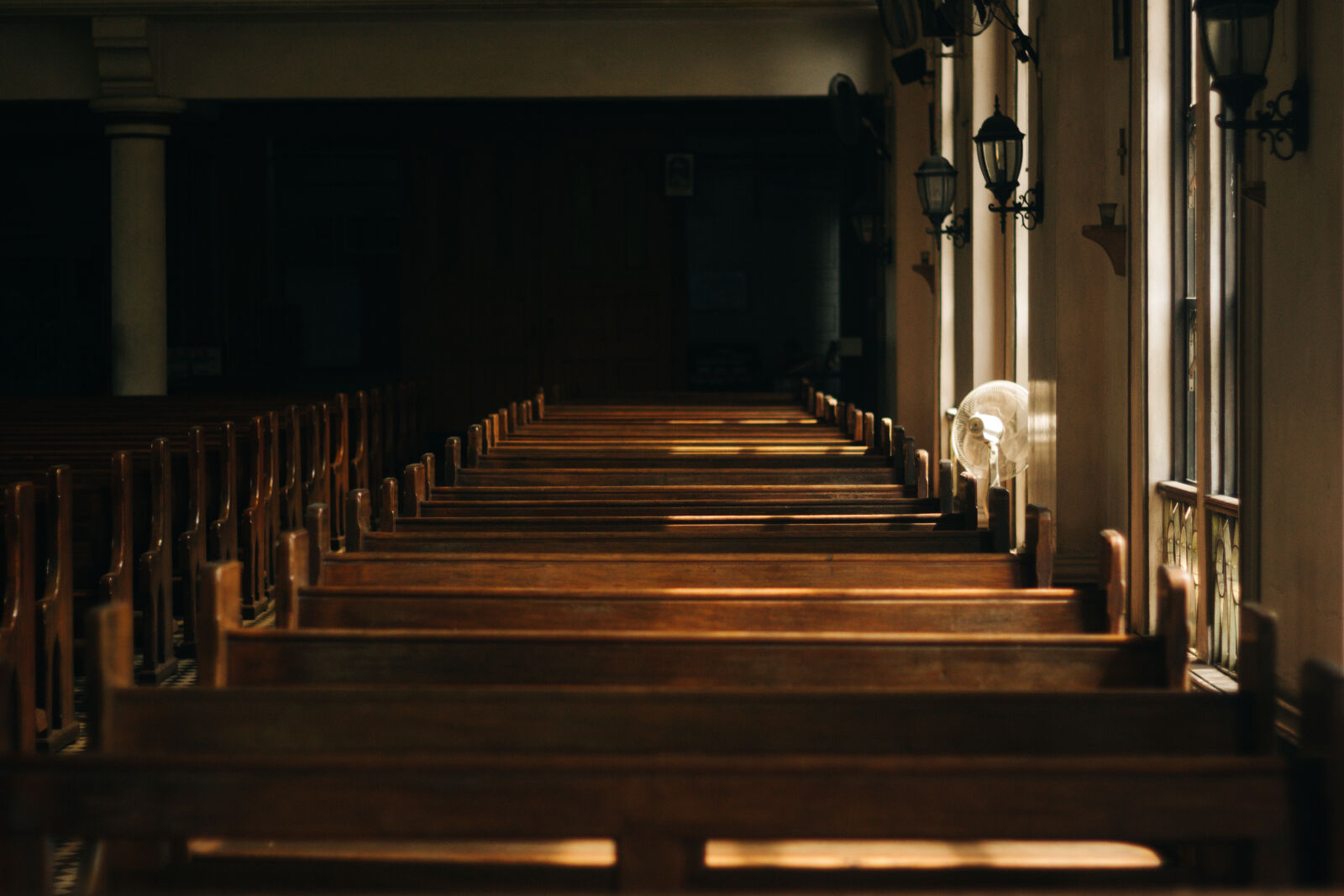 Canon EF 50mm F1.8 II sample photo. Brown, wooden, church, bench photography