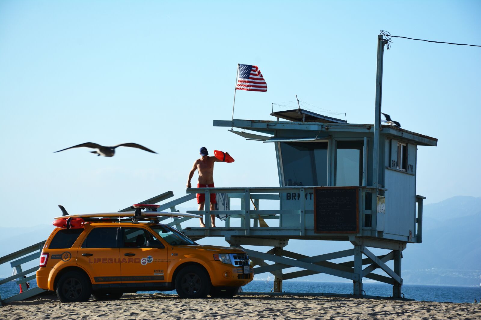 Nikon D7100 sample photo. Lifeguard, yellow, beach photography