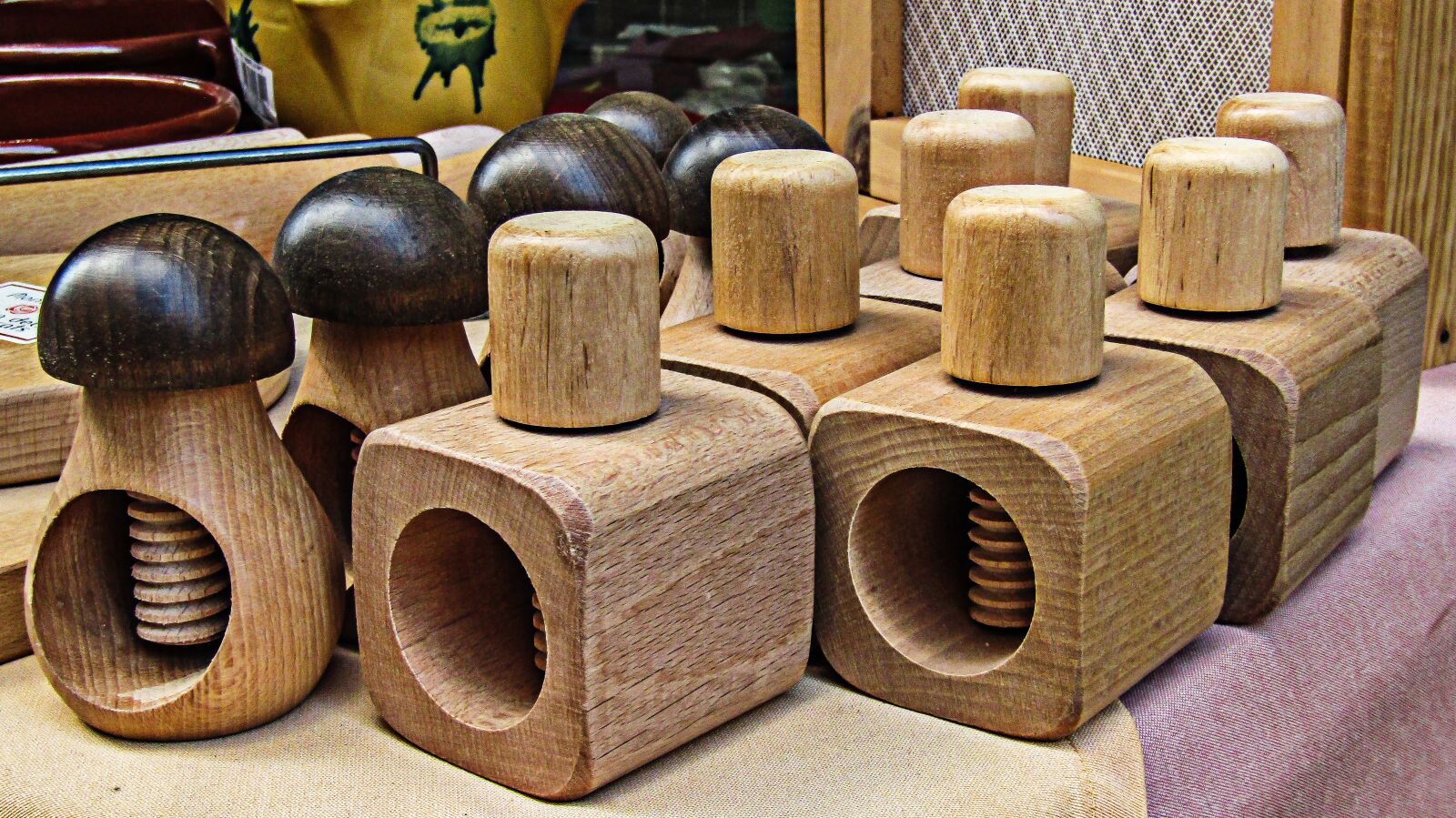 Canon PowerShot SX410 IS sample photo. Wood, grinder, kitchen photography
