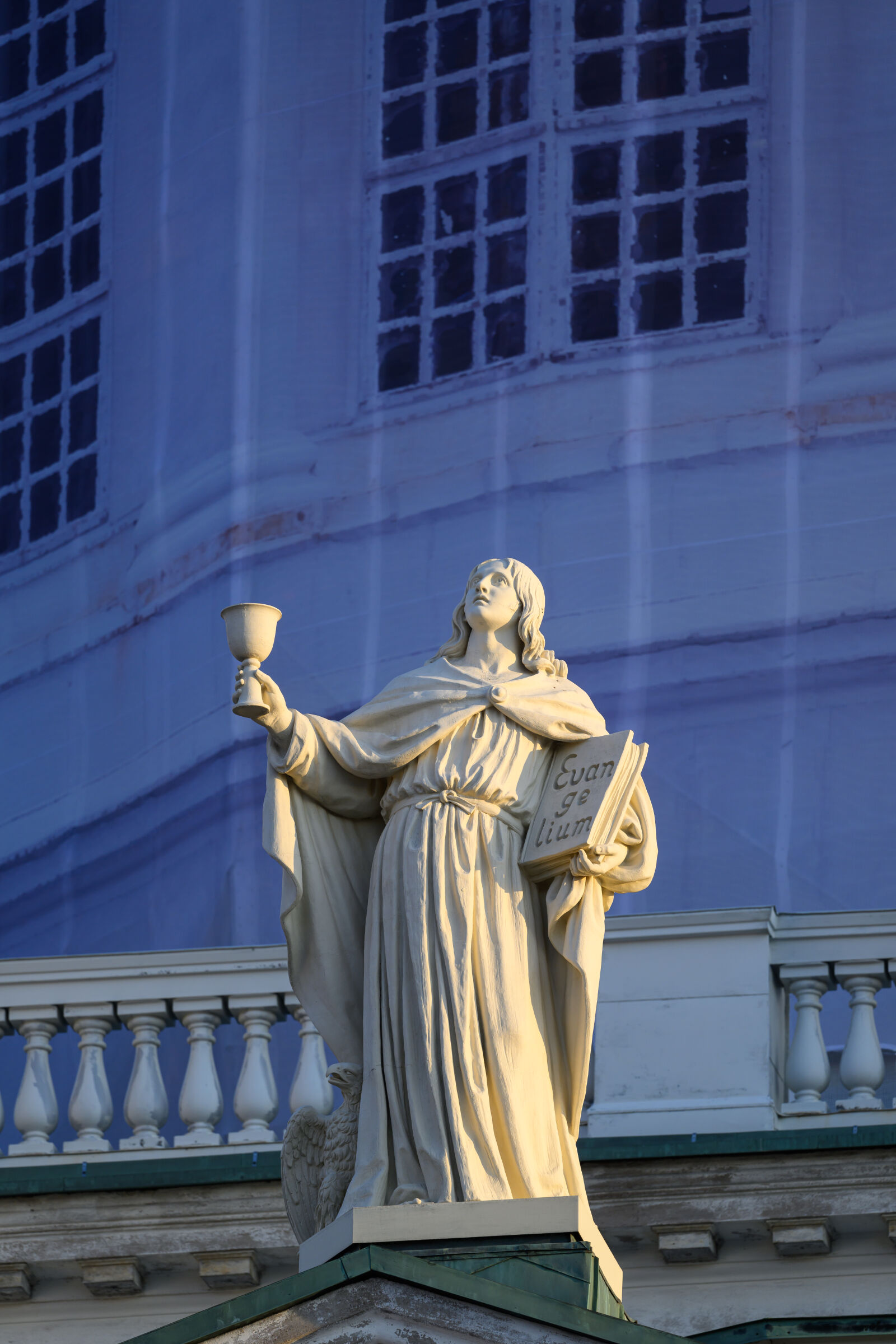 Nikon Nikkor Z 600mm F6.3 VR S sample photo. Sunrise statue photography