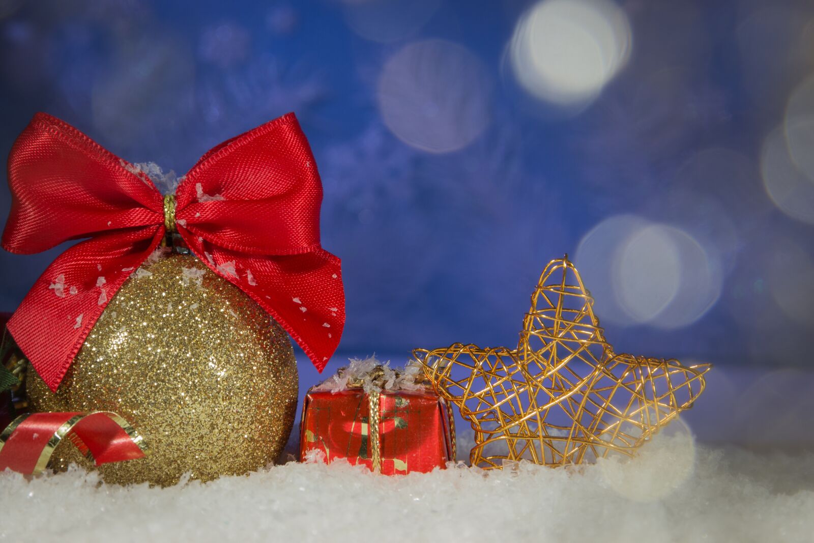 Canon EOS 600D (Rebel EOS T3i / EOS Kiss X5) sample photo. Christmas, christmas bauble, decoration photography