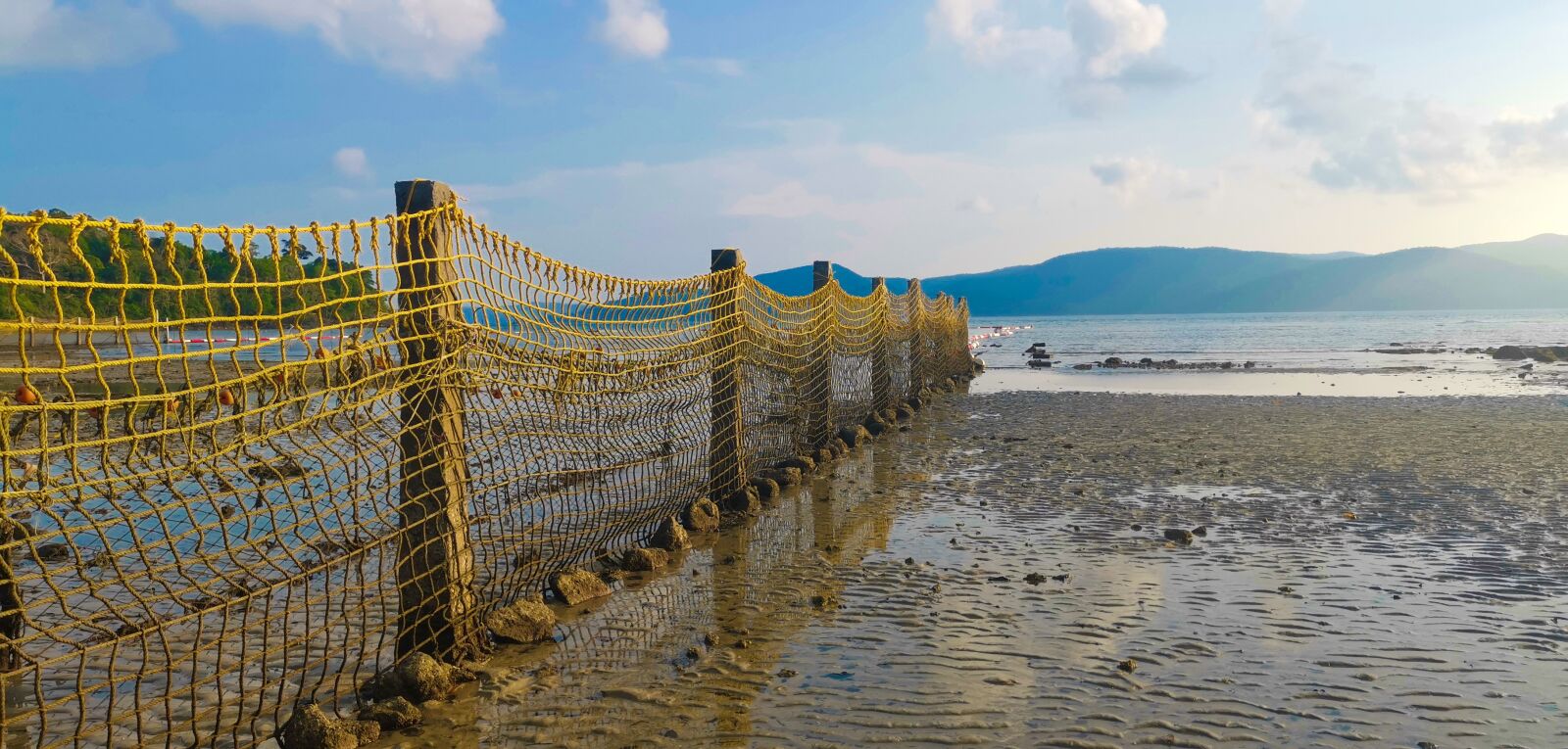 HUAWEI LYA-L29 sample photo. Water, beach, sand photography