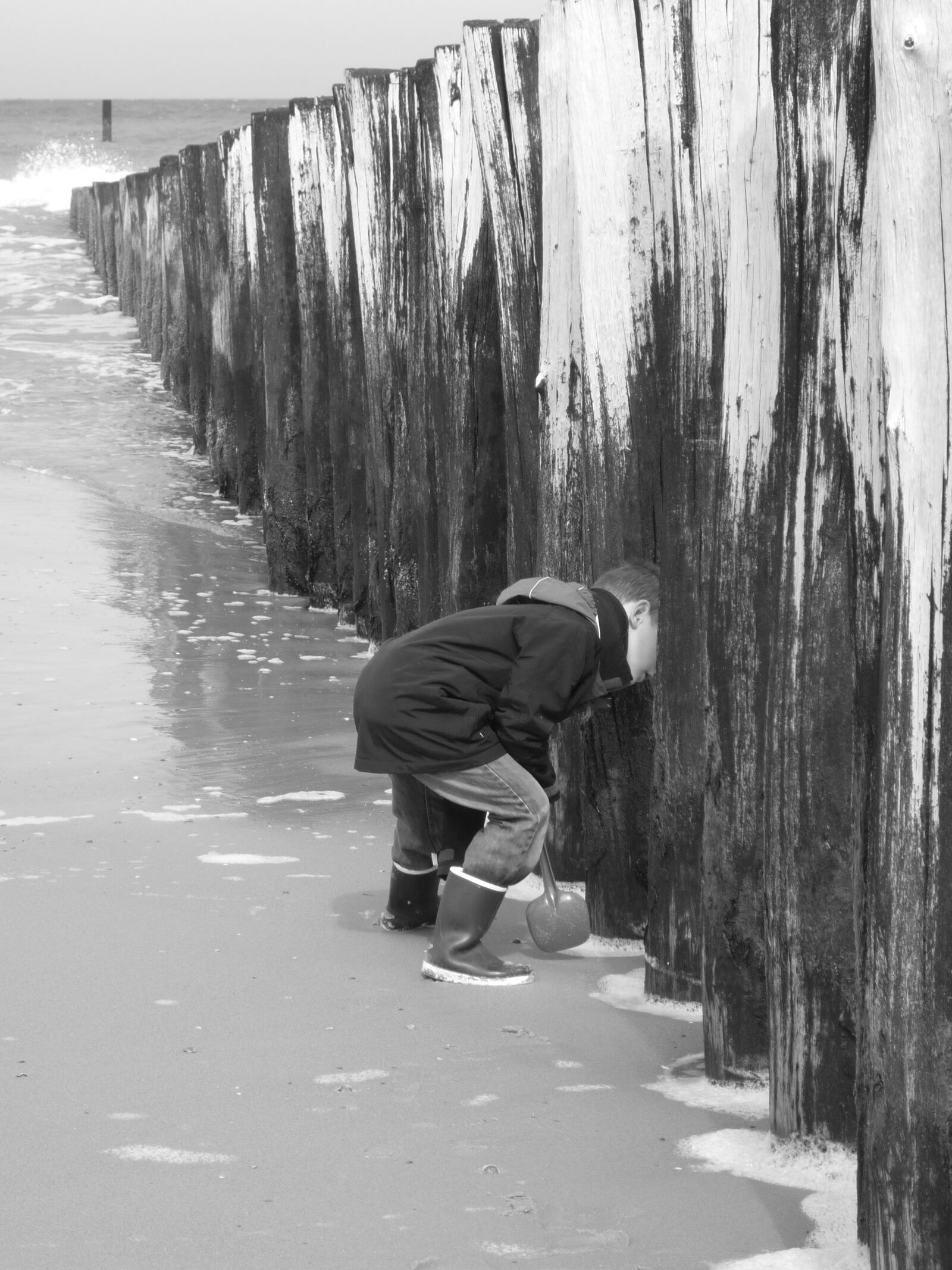 Panasonic DMC-FS62 sample photo. Child, sea, beach photography