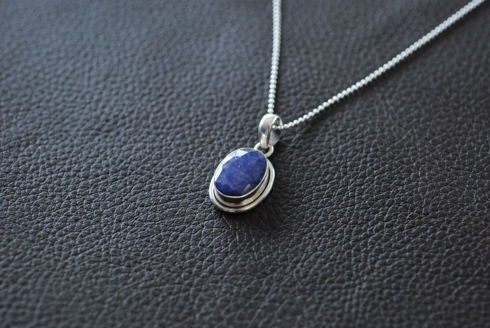 Nikon D80 sample photo. Tanzanite, pendant, accessories photography