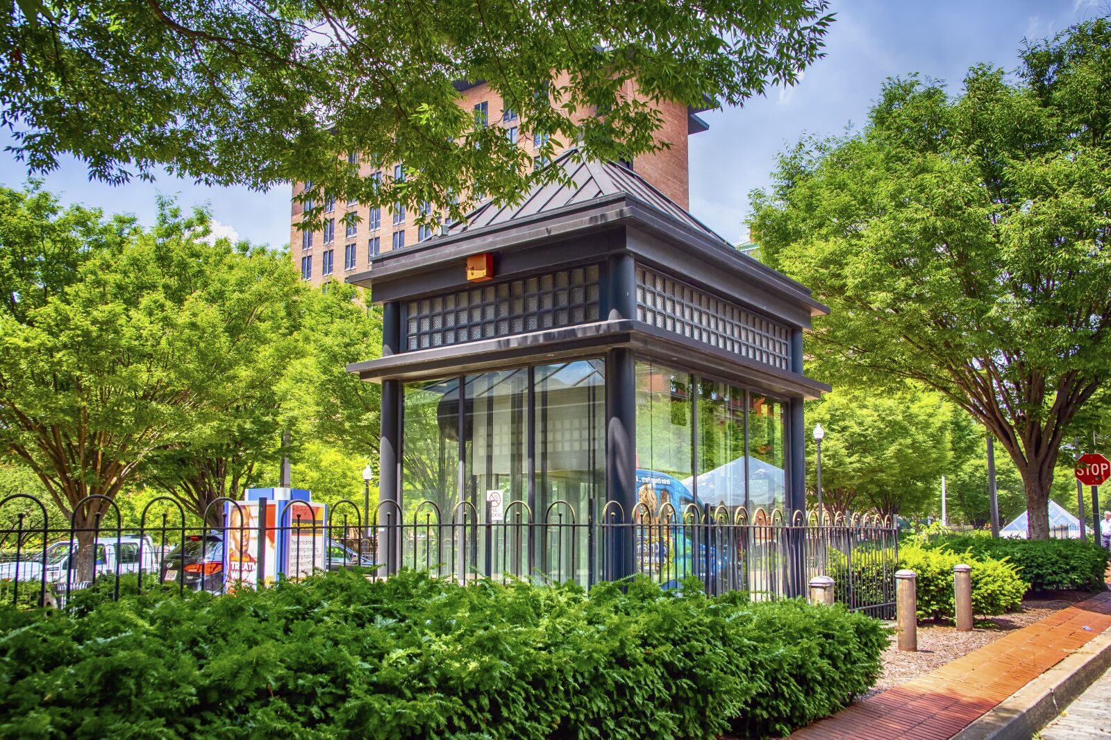 Nikon D7200 sample photo. Johns hopkins hospital, subway photography