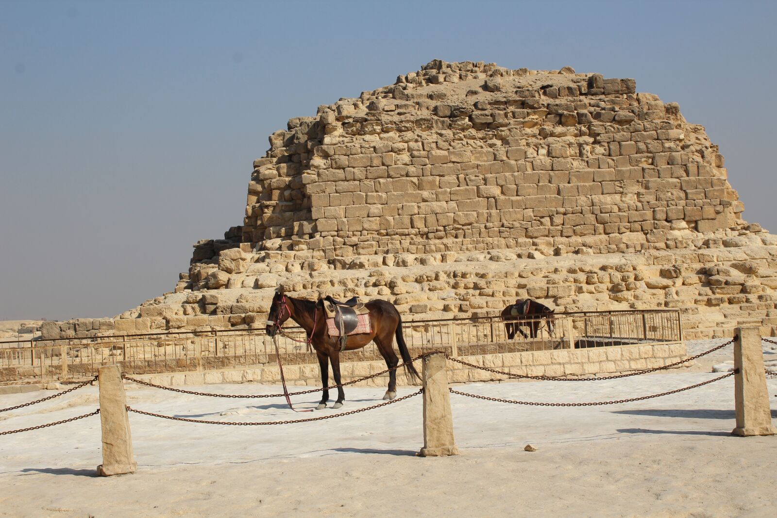 Canon EOS 1200D (EOS Rebel T5 / EOS Kiss X70 / EOS Hi) sample photo. Khufu, pyramid, ancient photography