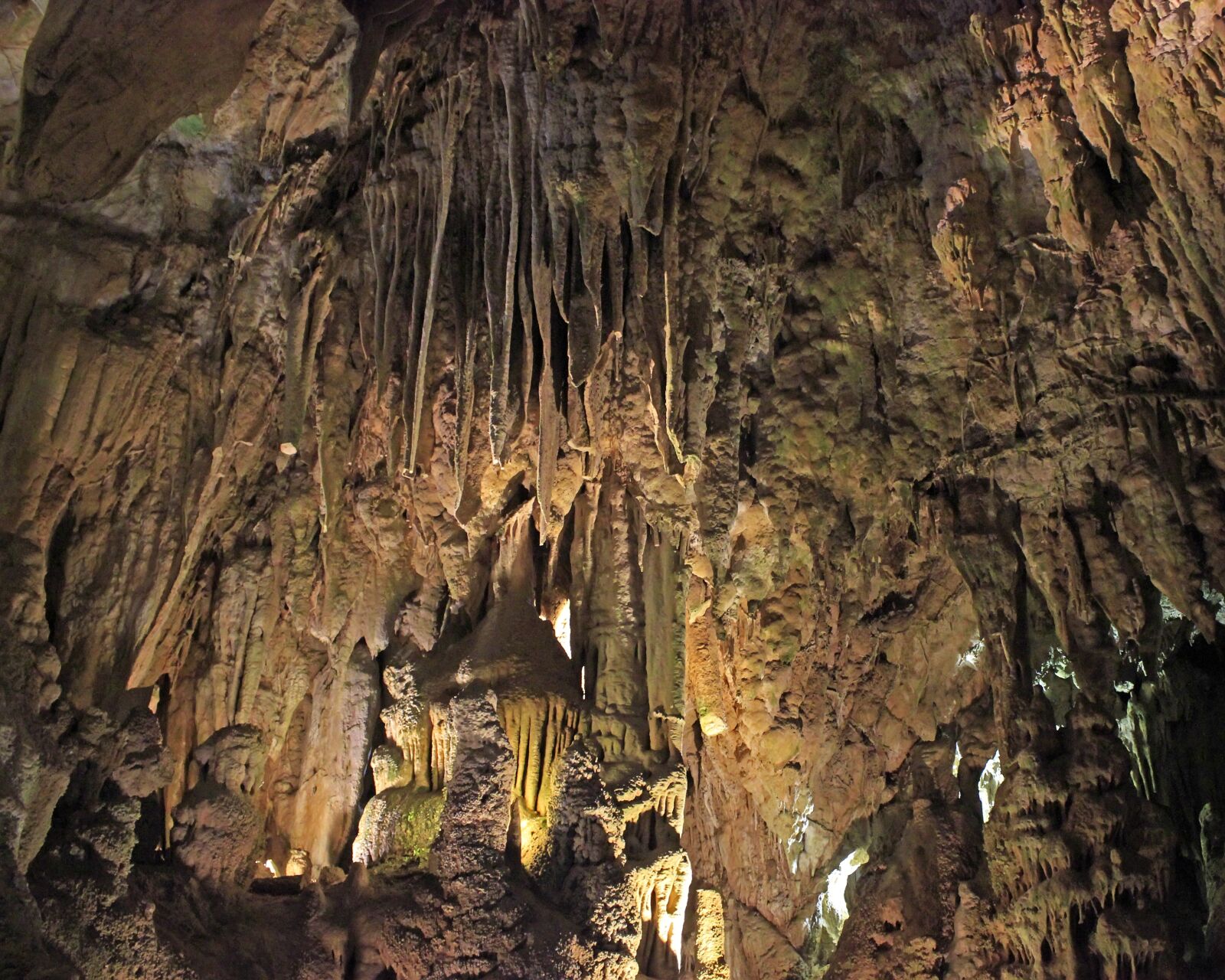 Canon EOS 550D (EOS Rebel T2i / EOS Kiss X4) sample photo. Cave, creepy, ancient photography