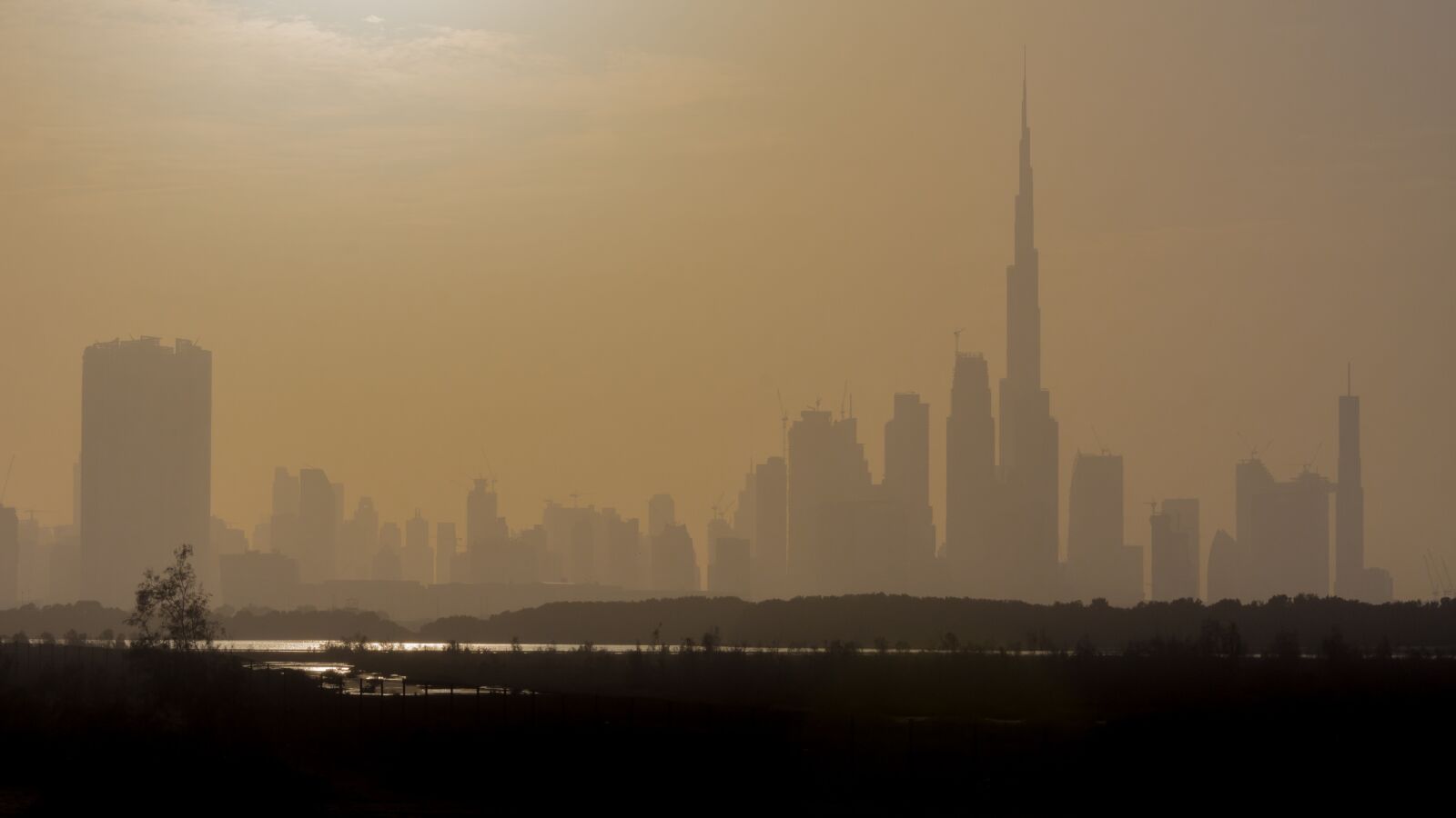 Nikon D7200 sample photo. Dubai, skyline, haze photography