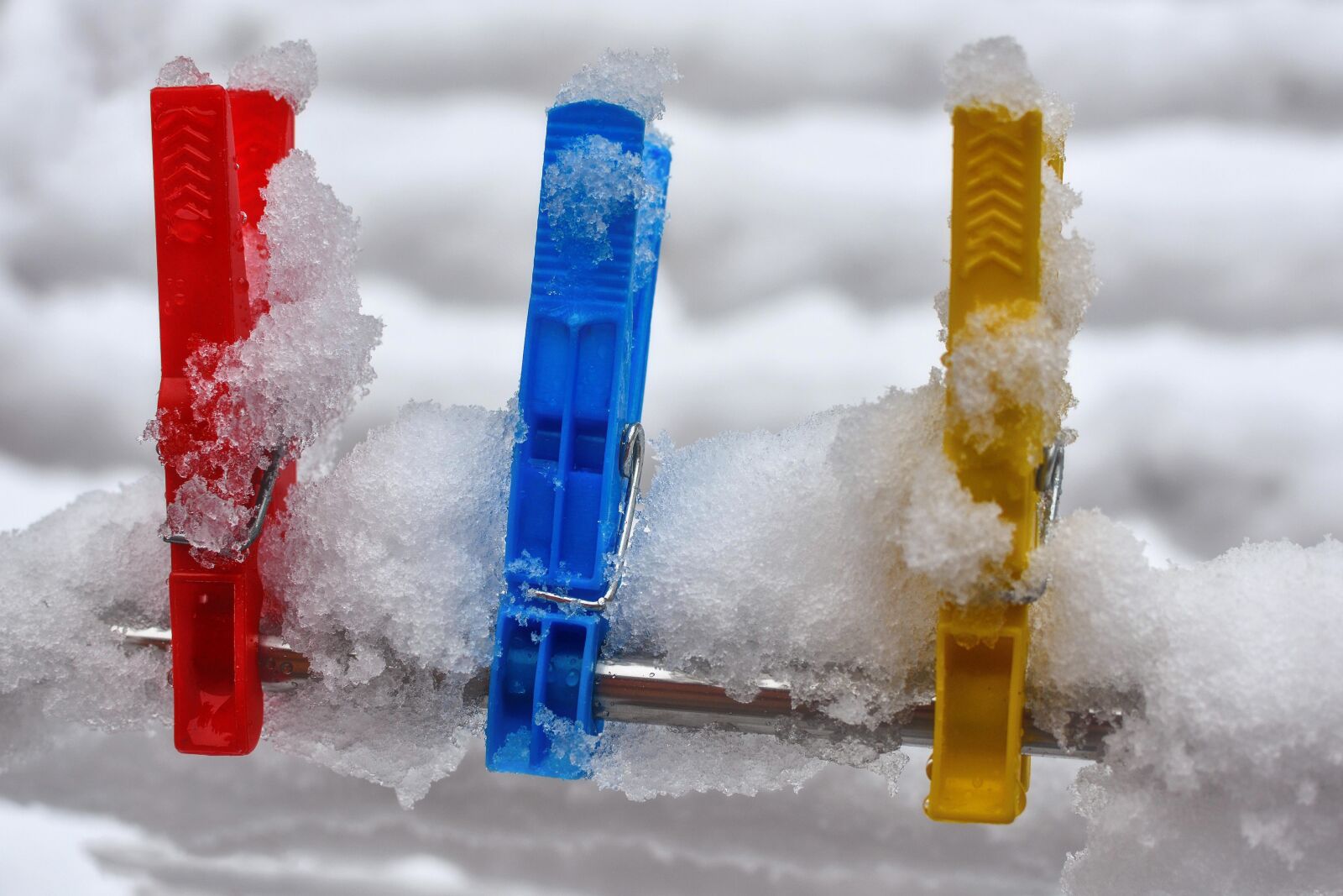 Nikon D7200 sample photo. Clothespins, colorful, clamp photography
