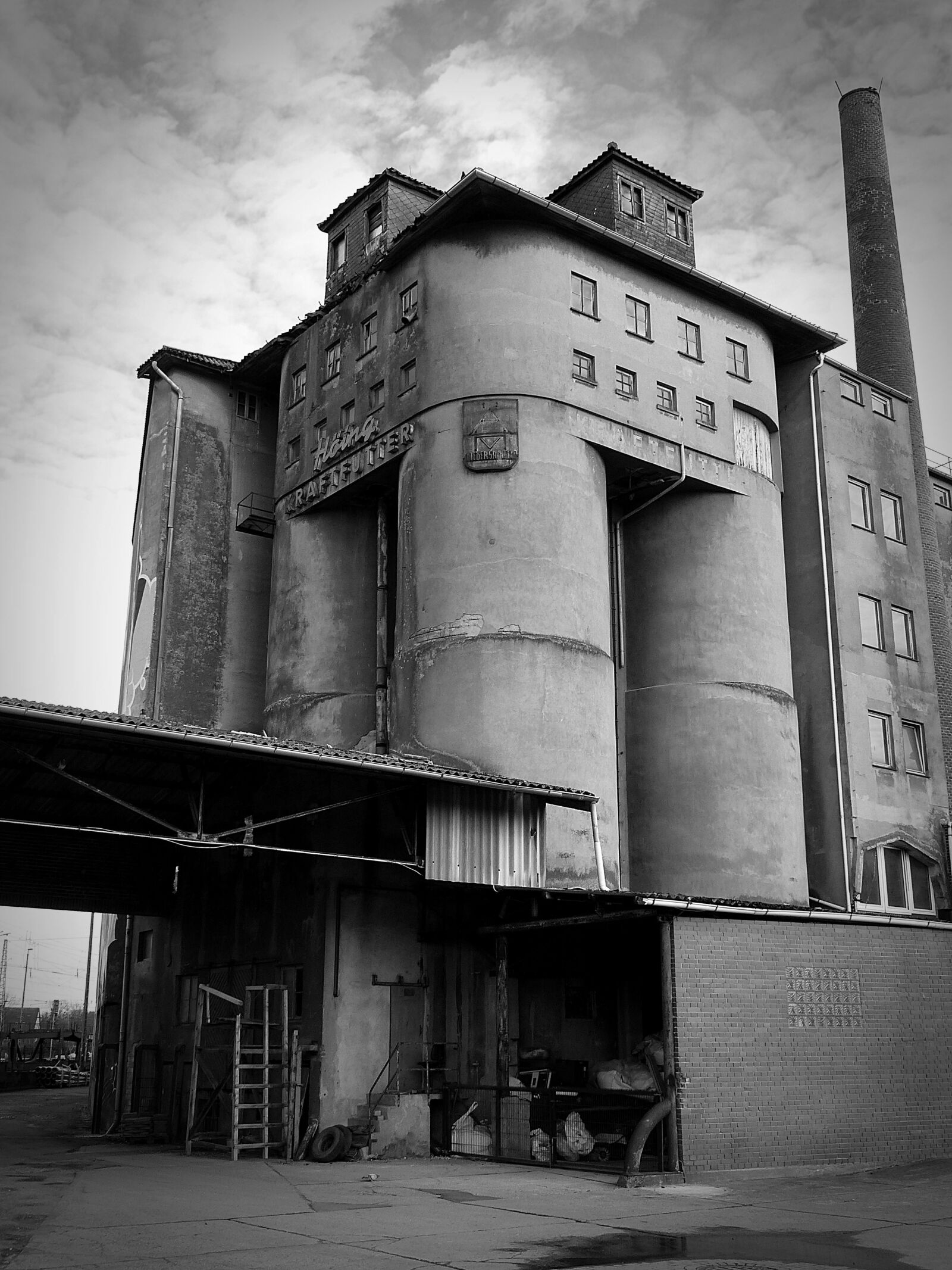 Panasonic Lumix DMC-FZ200 sample photo. Industrial building, old, factory photography