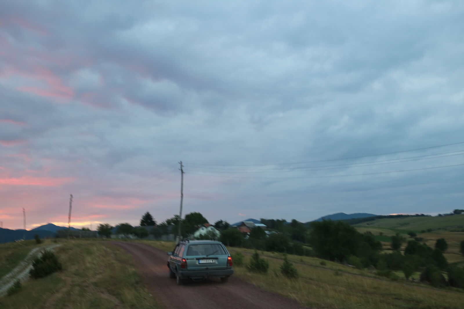 Canon EOS 750D (EOS Rebel T6i / EOS Kiss X8i) sample photo. Beautiful, car, evening, evening photography