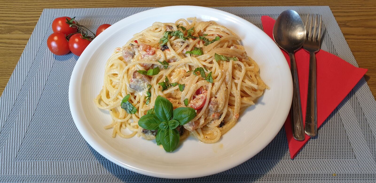 Samsung Galaxy S9 sample photo. Spaghetti, arabiata, delicious photography