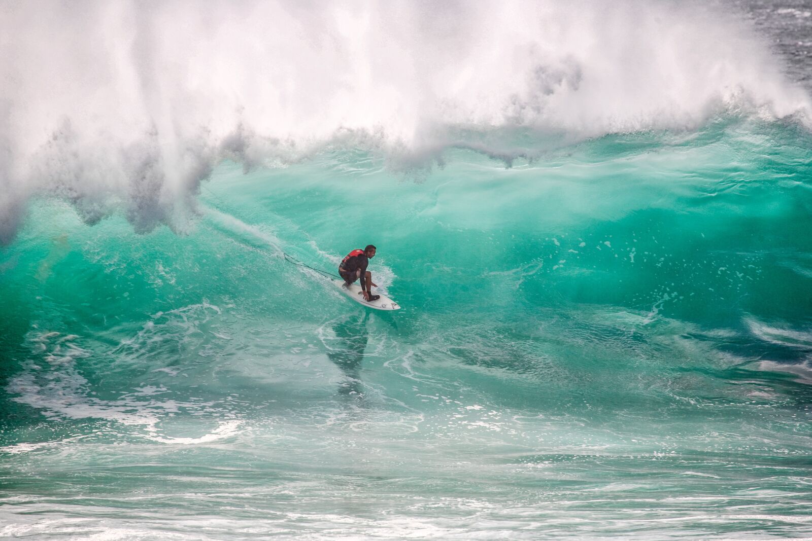 Canon EOS 5D sample photo. Surfer, big waves, crisis photography