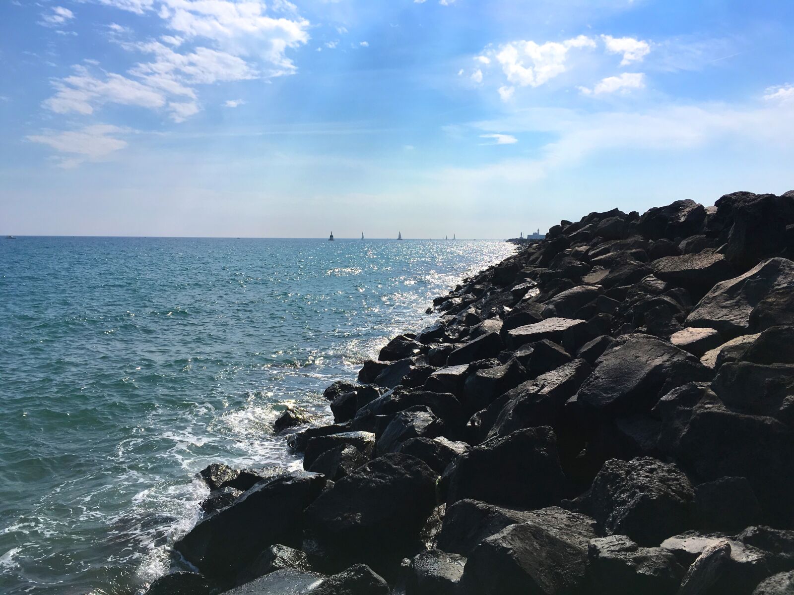 iPhone SE back camera 4.15mm f/2.2 sample photo. Stones, sea, water photography