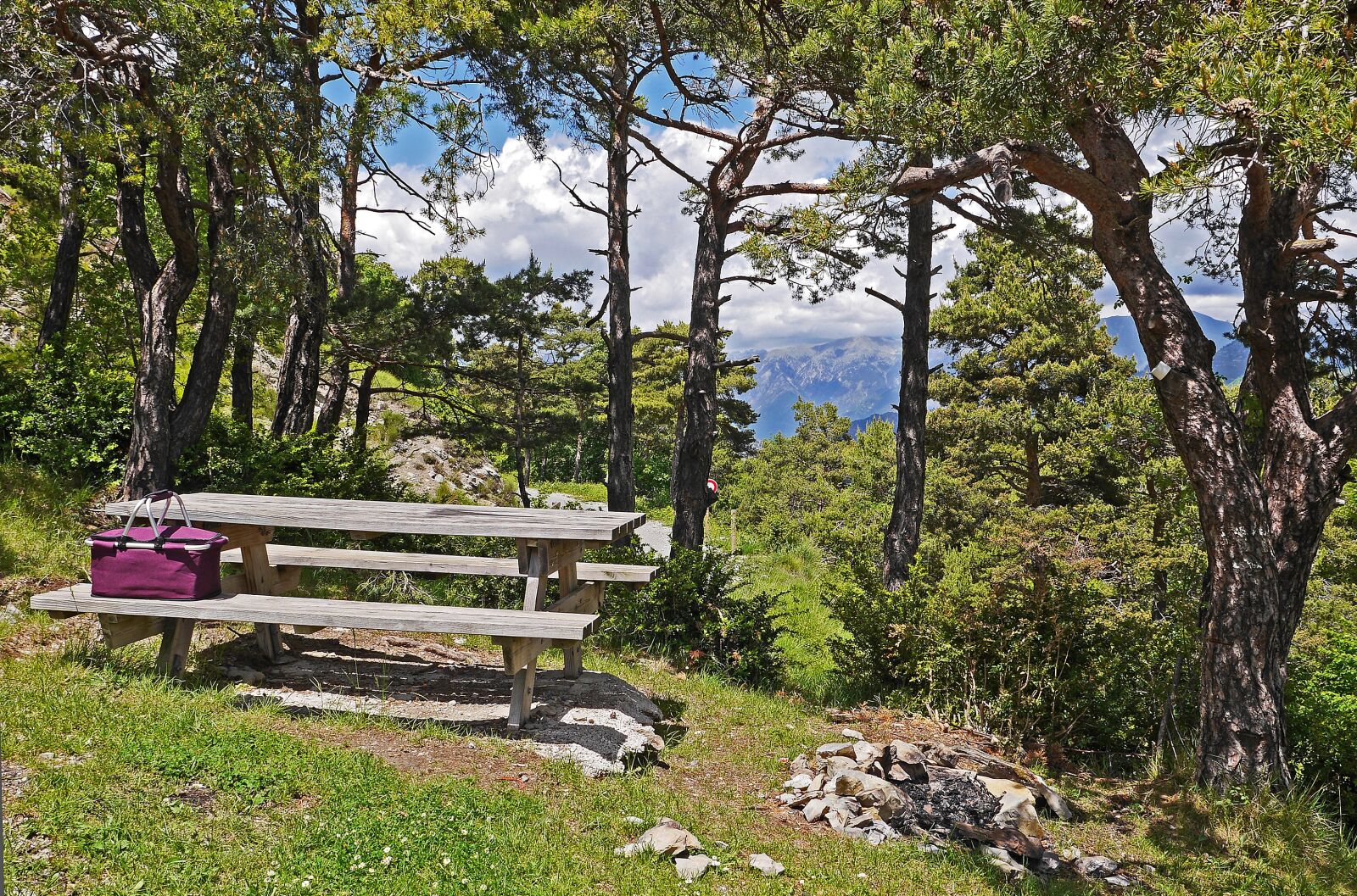 Panasonic Lumix DMC-GH3 sample photo. Resting place, picnic, hiking photography
