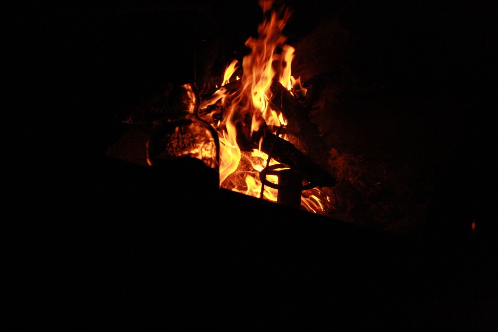 Canon EF-S 18-55mm F3.5-5.6 II sample photo. Barbeque, bonfire, party photography