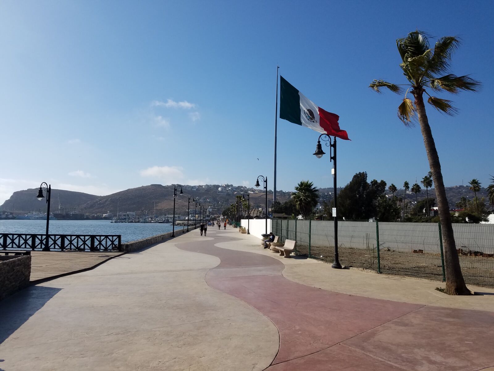 Samsung Galaxy S7 Edge sample photo. Flag, mexico, path, sunny photography