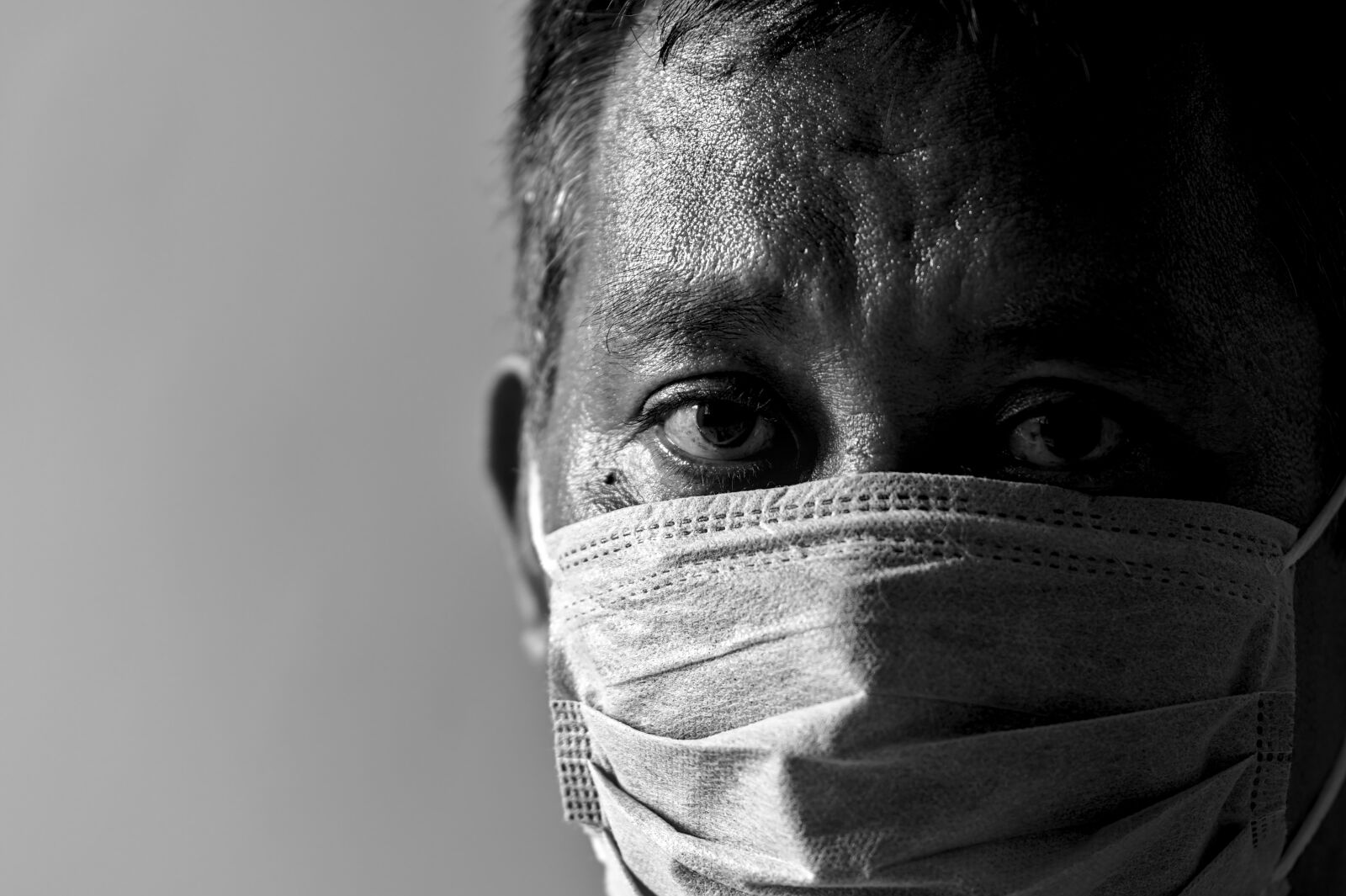 Nikon D500 sample photo. Facemask, surgical mask, scare photography