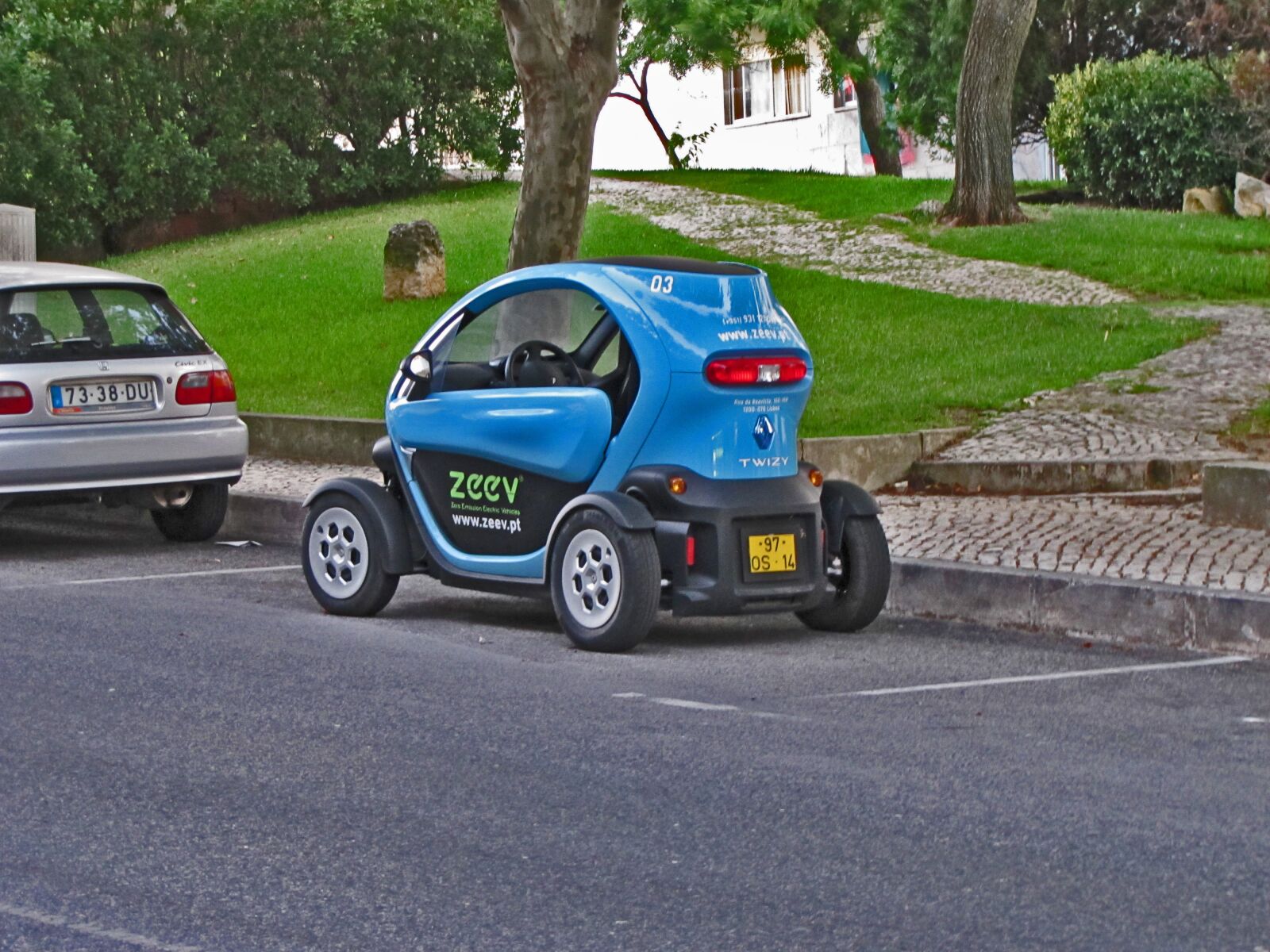 Canon PowerShot SX20 IS sample photo. Electric, renault twizy, mini photography