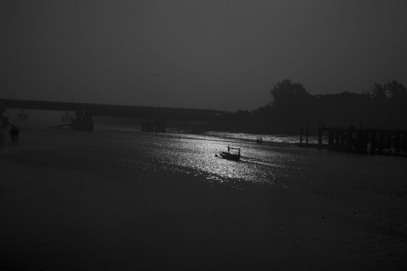 Canon EOS 6D + Canon EF 24-105mm F4L IS USM sample photo. Sea, boat, black photography