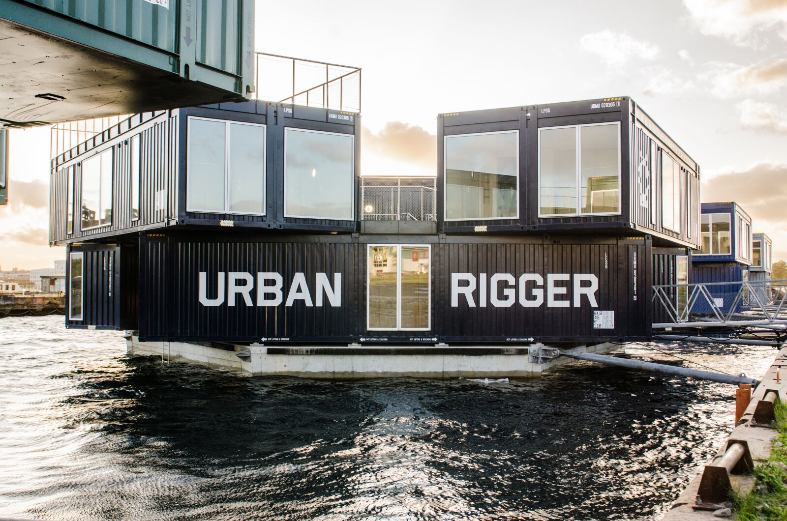 Nikon D7000 sample photo. Urban, rigger, housing photography