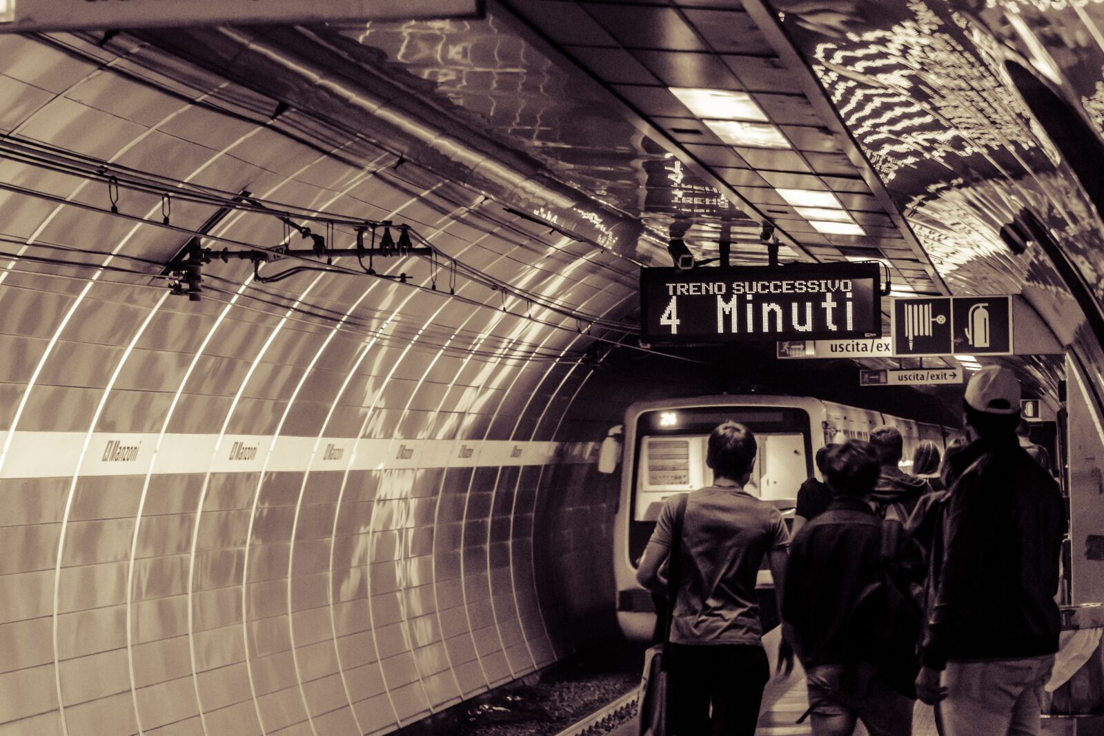 Canon EOS 700D (EOS Rebel T5i / EOS Kiss X7i) sample photo. Train, waiting, losing photography