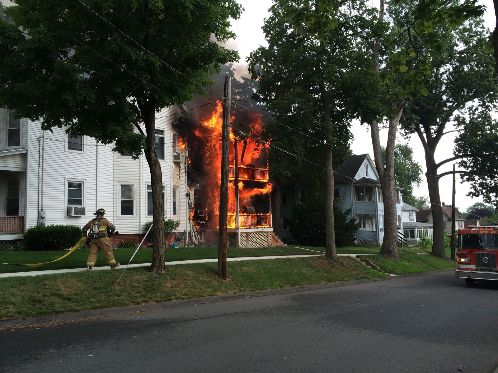 iPhone 5s back camera 4.12mm f/2.2 sample photo. House fire, fire hot photography