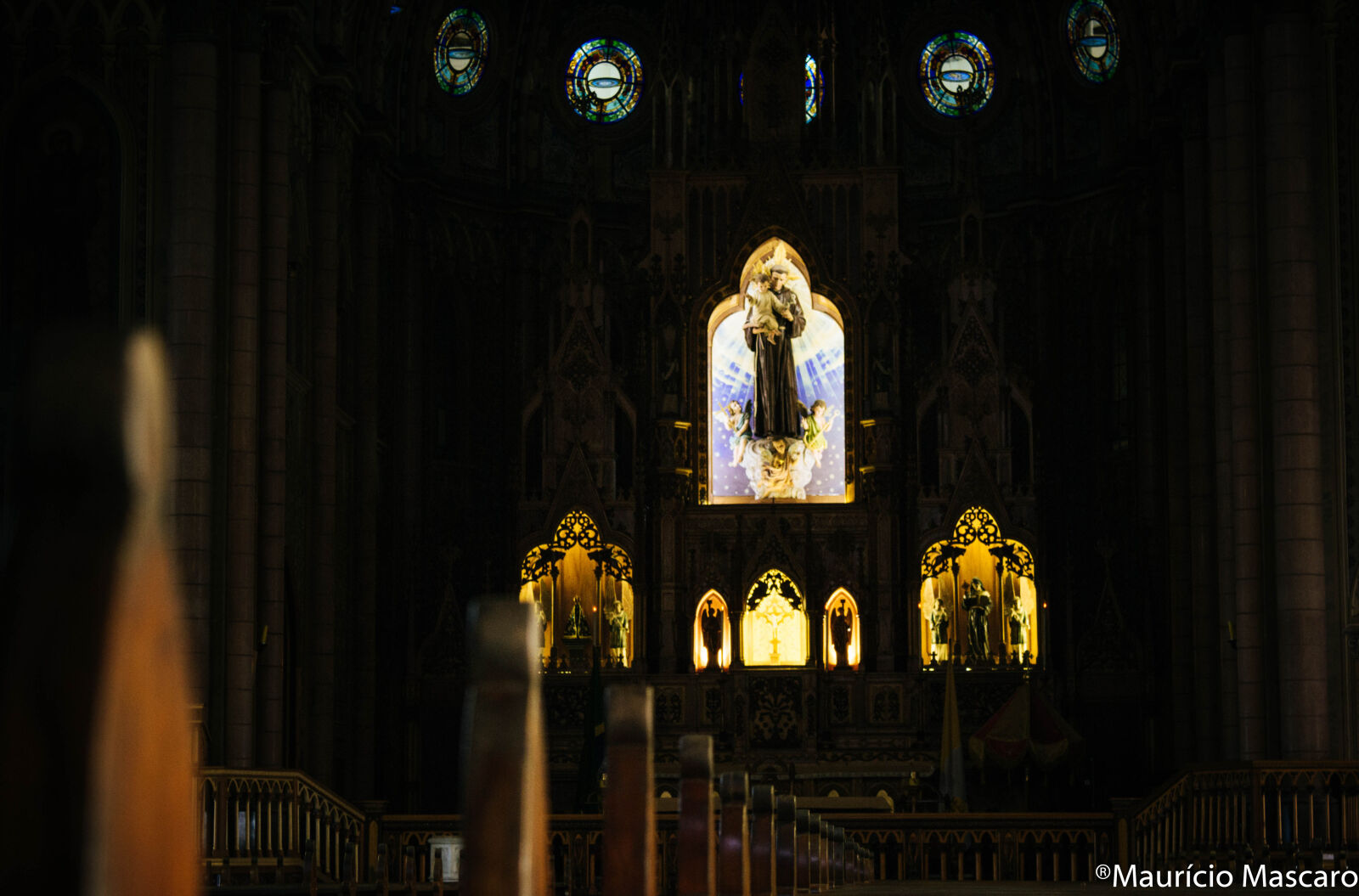 Canon EOS 1200D (EOS Rebel T5 / EOS Kiss X70 / EOS Hi) sample photo. Church, dark, glass, window photography