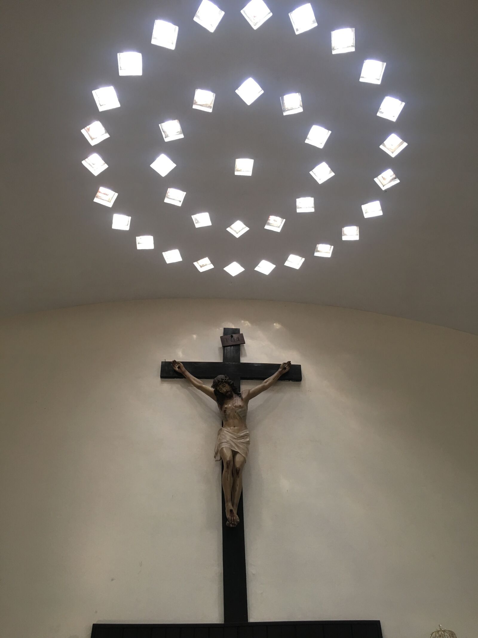 iPhone 6s Plus back camera 4.15mm f/2.2 sample photo. Cruz, light, religion photography