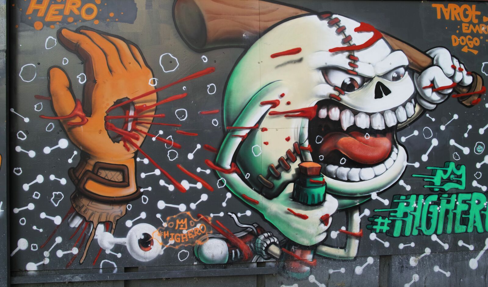 Sigma DP1 Merrill sample photo. Graffiti, pictures, city center photography