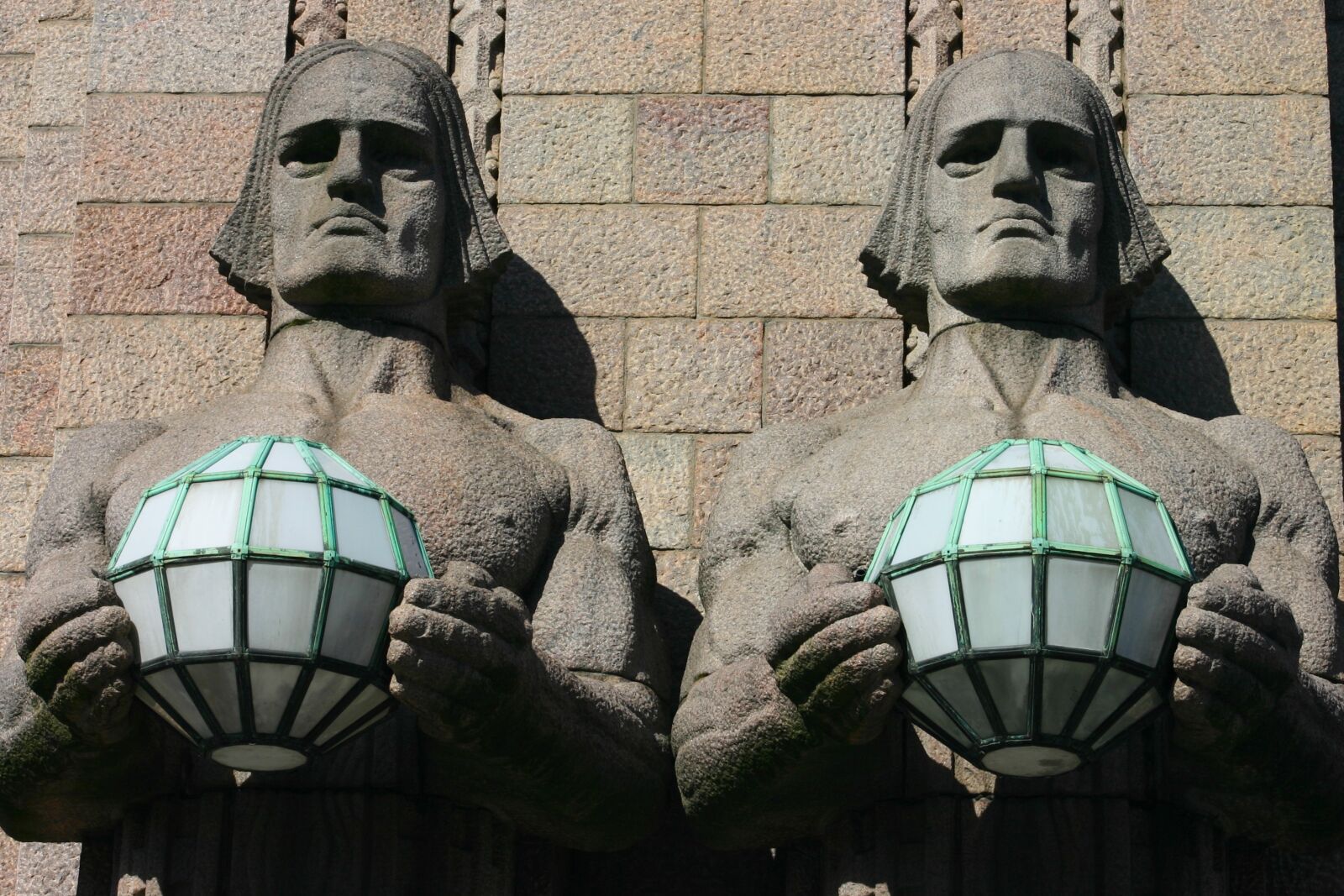 Canon EOS 300D (EOS Digital Rebel / EOS Kiss Digital) sample photo. Sculpture, architecture, city photography