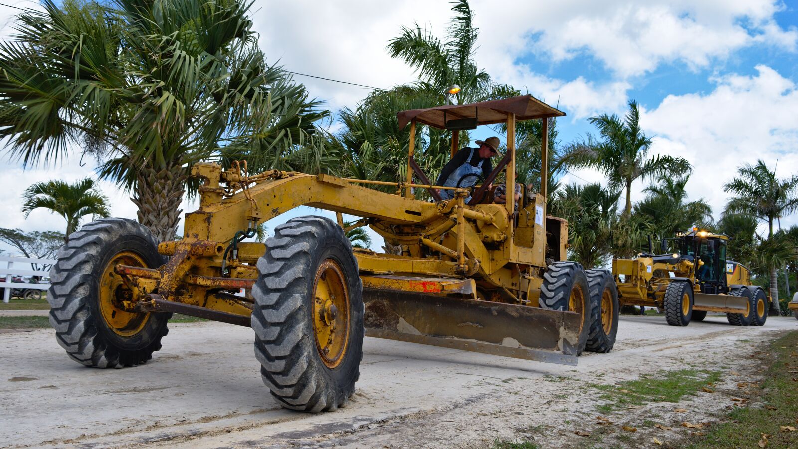 Nikon D7200 sample photo. Machine, grader, cat photography