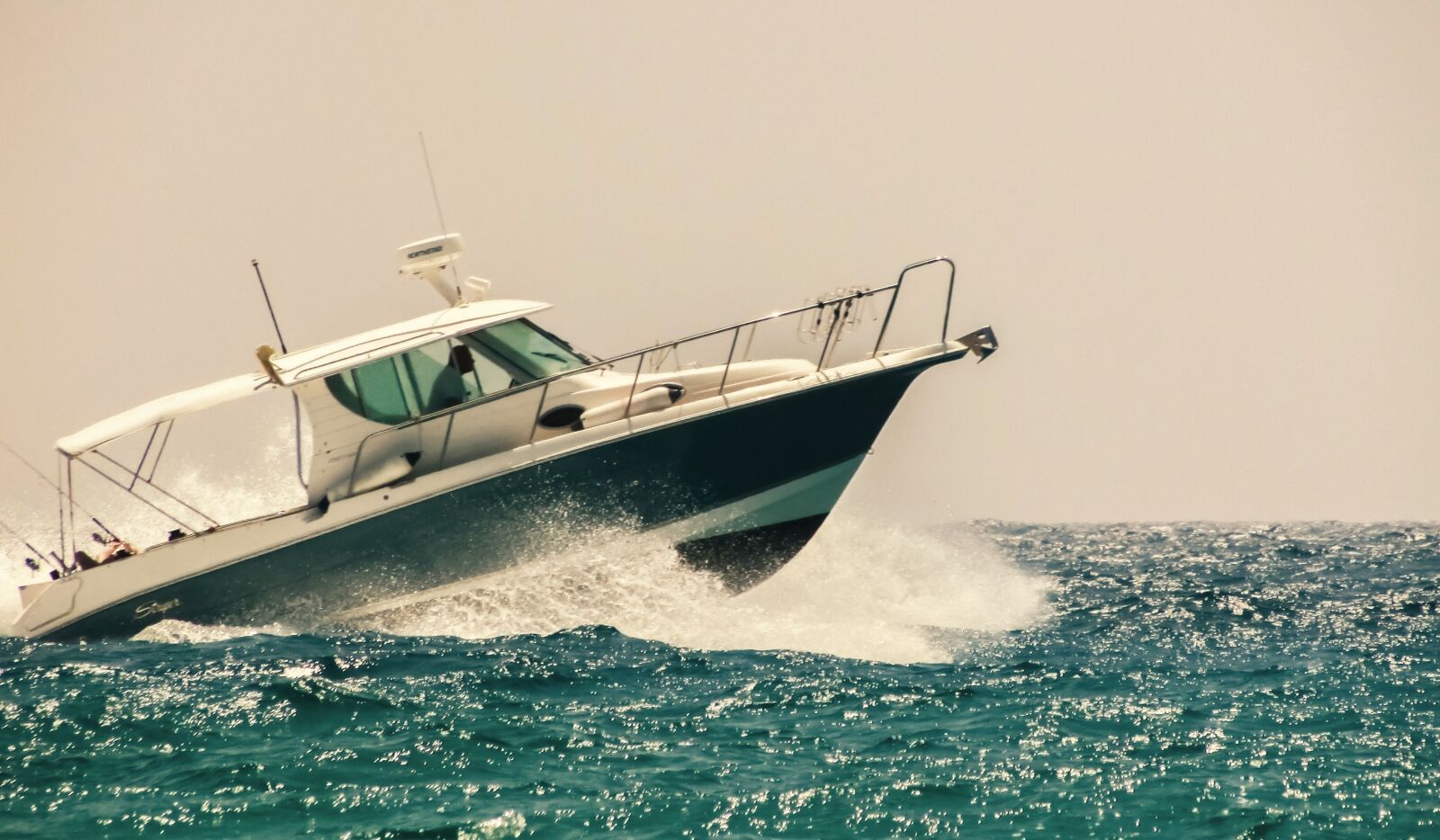 Canon PowerShot SX400 IS sample photo. Speed boat, sea, water photography