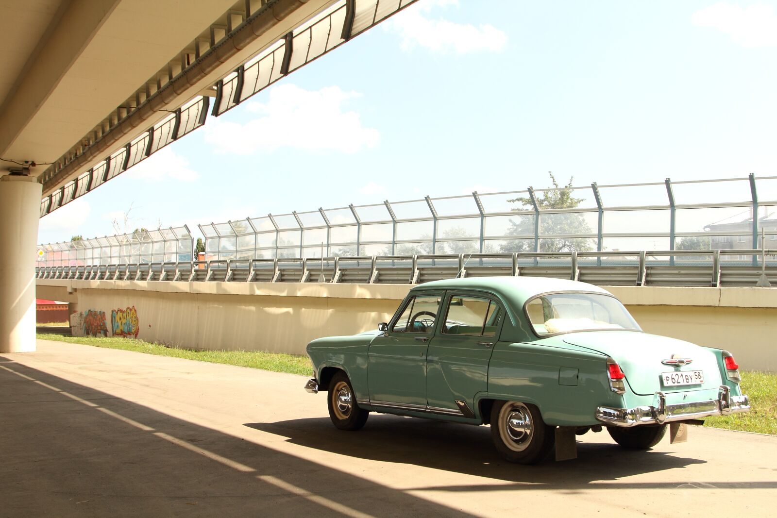 Canon EOS 60D + Canon EF 24-105mm F4L IS USM sample photo. Car, machine, auto photography