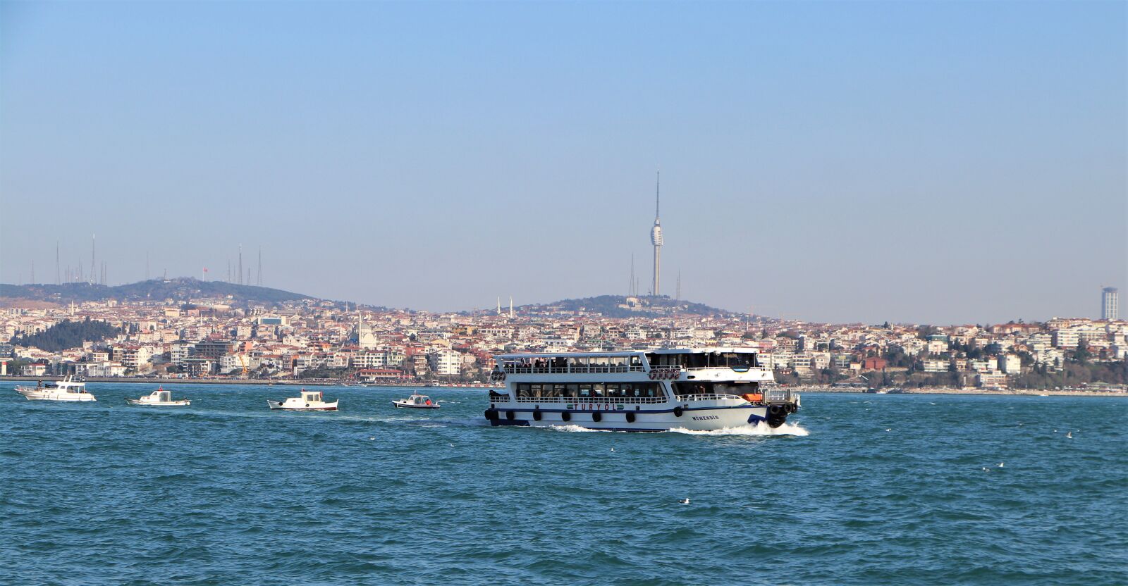 Canon EOS 77D (EOS 9000D / EOS 770D) + Canon EF-S 18-135mm F3.5-5.6 IS STM sample photo. Marine, boat, bridge photography