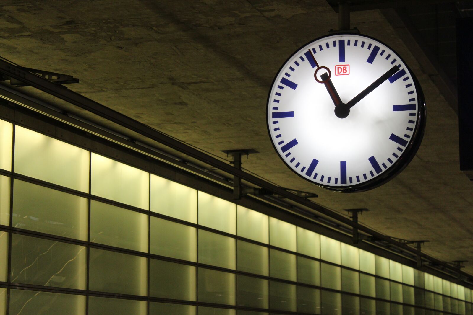 Canon EOS 700D (EOS Rebel T5i / EOS Kiss X7i) sample photo. Deutsche bahn, delay, railway photography
