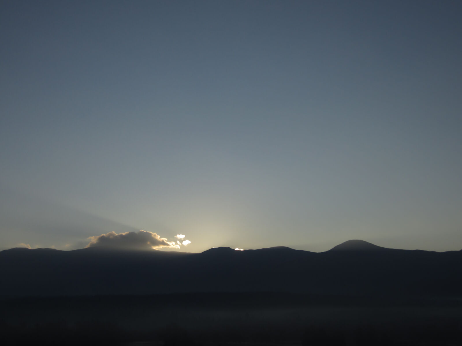 Canon PowerShot ELPH 300 HS (IXUS 220 HS / IXY 410F) sample photo. Sky, sunrise, sunset photography
