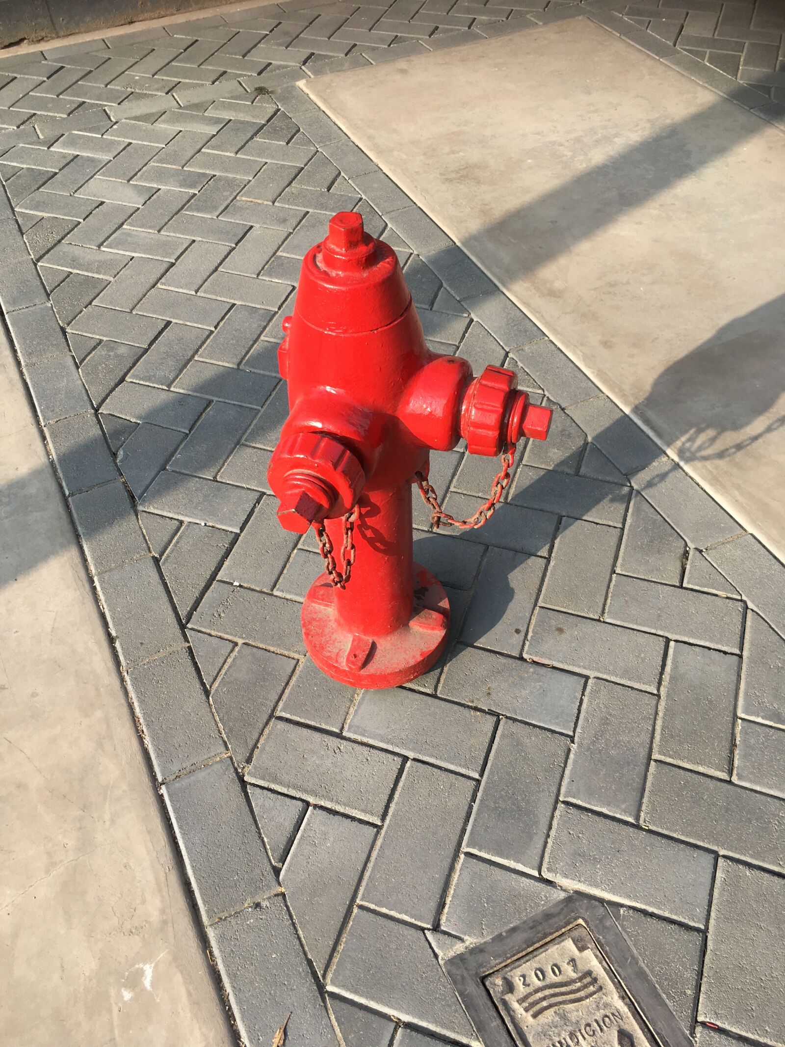 iPhone SE back camera 4.15mm f/2.2 sample photo. Hydrant, street, sidewalk network photography