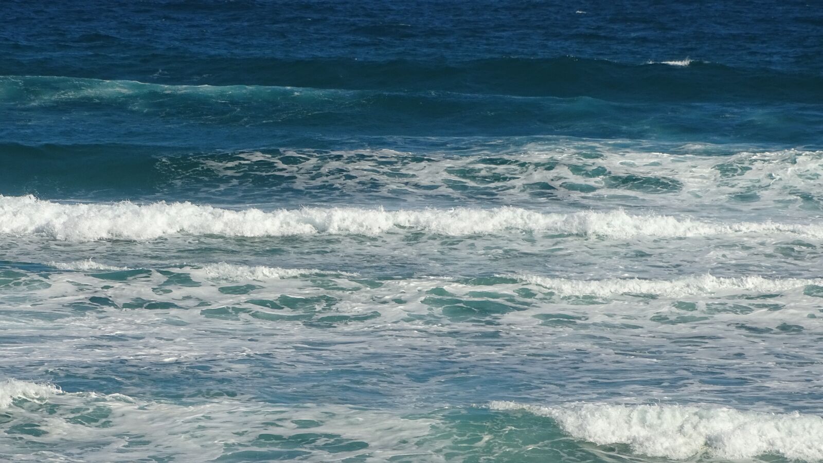 Sony Cyber-shot DSC-HX400V sample photo. Waves, foam, sea photography