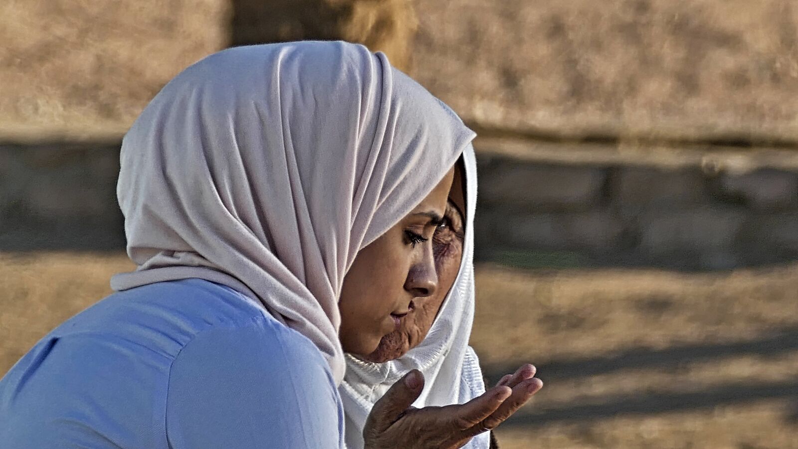Panasonic Lumix DMC-FZ1000 sample photo. Islam, islamic girl, jordan photography