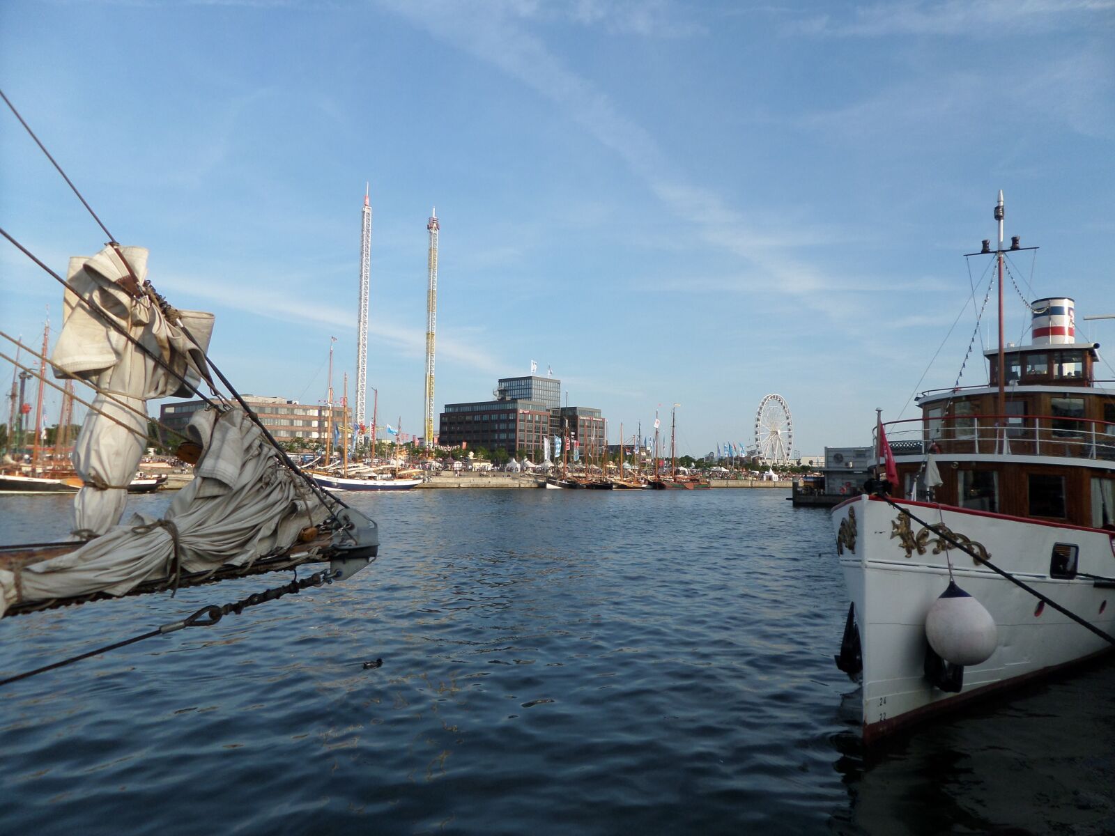 Samsung WB30F/WB31F/WB32F sample photo. Kiel week, ships, water photography