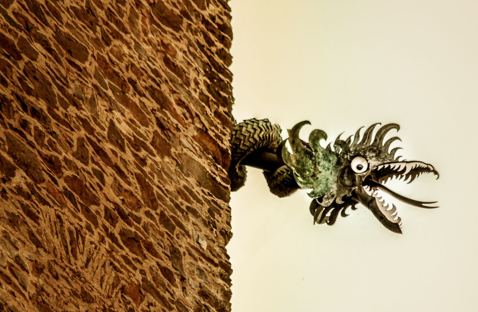 Canon EOS 650D (EOS Rebel T4i / EOS Kiss X6i) sample photo. Dragons, castle, wall photography