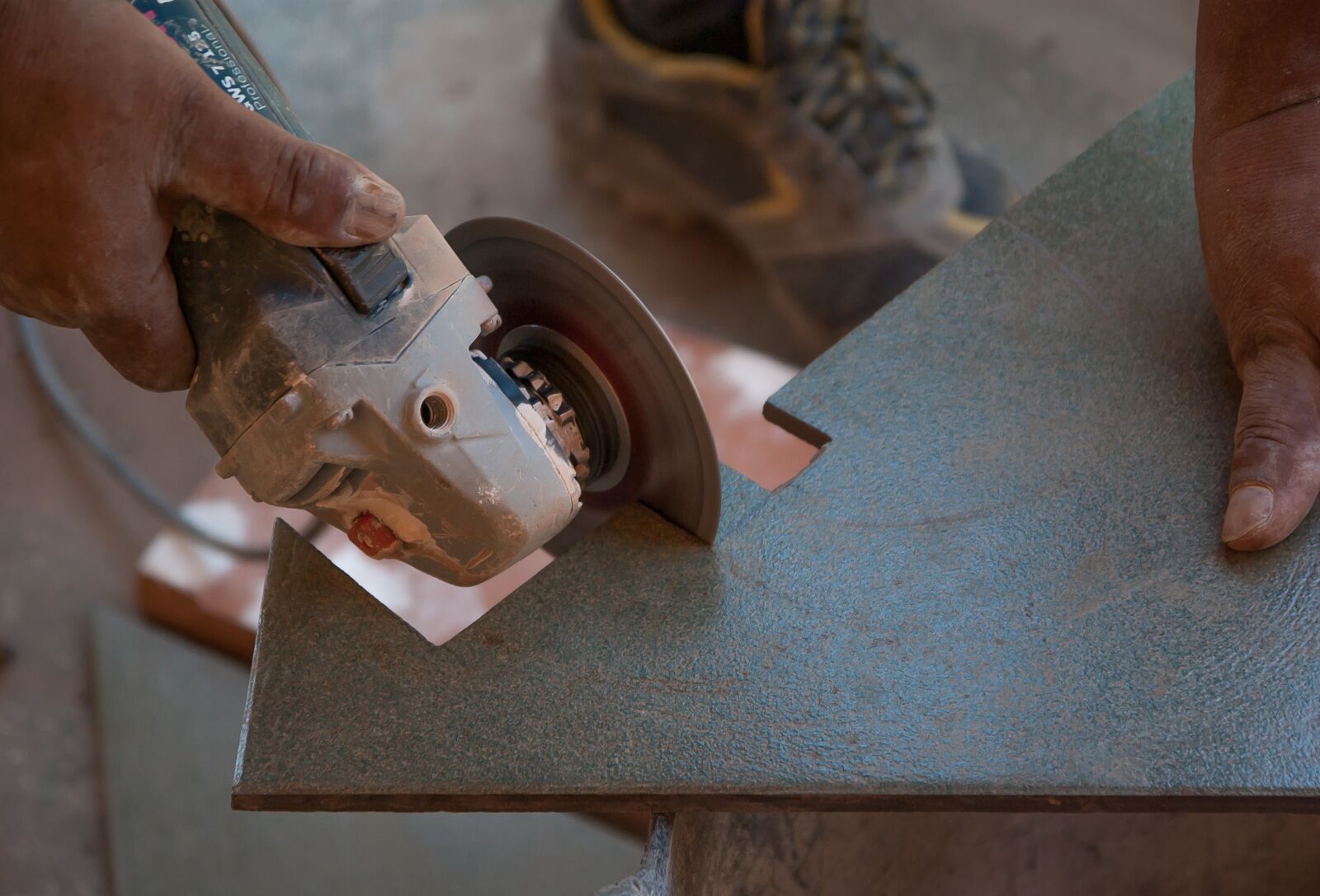 Pentax K10D sample photo. Tiler, tile, grinder photography