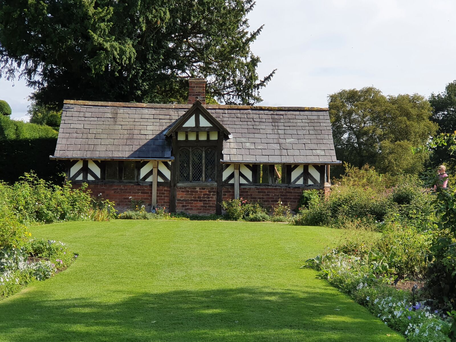 Samsung SM-G973F sample photo. Cottage, garden, summer photography