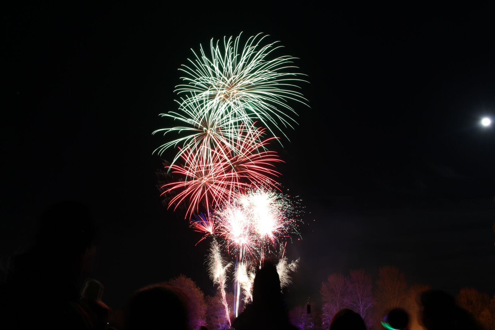 Canon EOS 700D (EOS Rebel T5i / EOS Kiss X7i) sample photo. Bonfire, bright, exposure, firework photography